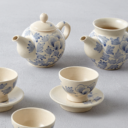 Blue and white porcelain tea set with peony pattern for five